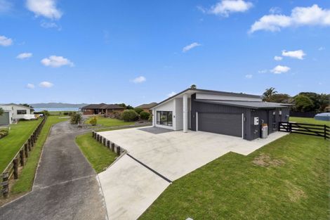 Photo of property in 16 Mylindas Road, Whakatiwai, Miranda, 2473