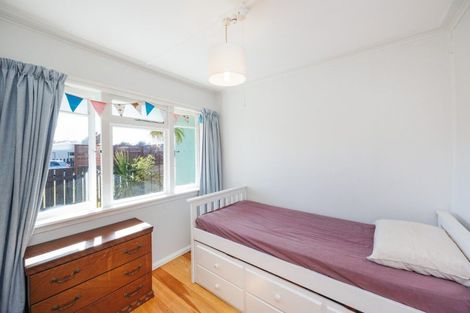 Photo of property in 16 Chrystal Street, Foxton Beach, Foxton, 4815