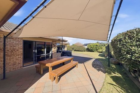 Photo of property in 40 Mcleod Place, Papamoa Beach, Papamoa, 3118