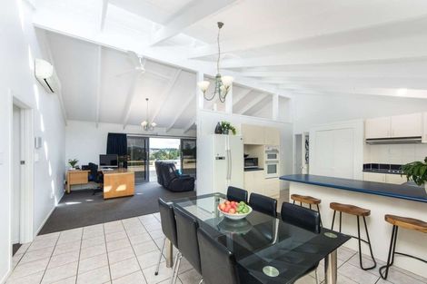 Photo of property in 14 Woodhouse Place, West Harbour, Auckland, 0618