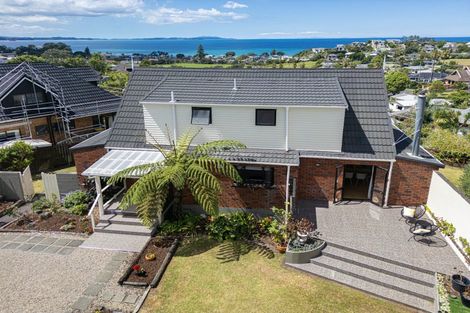 Photo of property in 15 Higham Ferrers Place, Red Beach, 0932