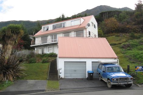 Photo of property in 32 Avalon Crescent, Fernhill, Queenstown, 9300