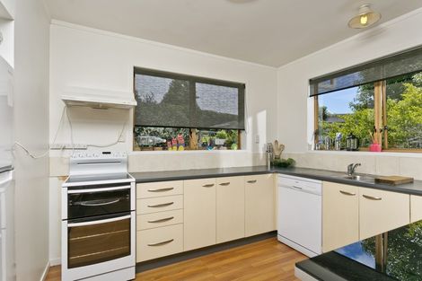 Photo of property in 2/325 Glenfield Road, Glenfield, Auckland, 0629