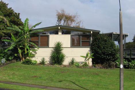 Photo of property in 20 Robbies Road, Shelly Park, Auckland, 2014