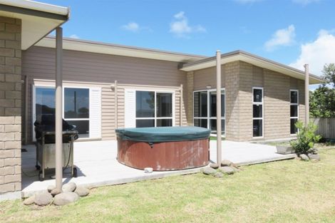 Photo of property in 1 Tua Tua Place, Baylys Beach, Dargaville, 0377