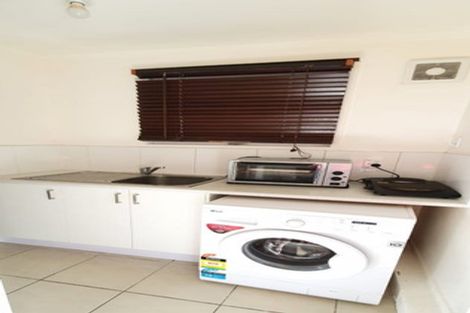 Photo of property in 13 Vina Place, Massey, Auckland, 0614