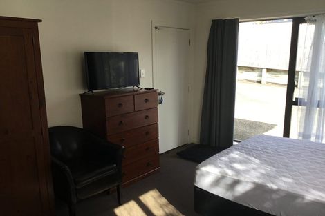 Photo of property in 8c Schnapper Rock Road, Schnapper Rock, Auckland, 0632