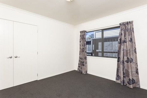 Photo of property in 4 Cliff View Drive, Green Bay, Auckland, 0604