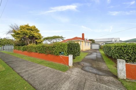 Photo of property in 47 Burns Street, Hawera, 4610