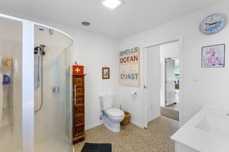 Photo of property in 6 James Street, Waikawa Beach, Levin, 5573