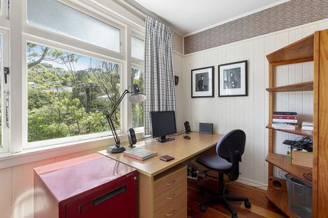 Photo of property in 9 Albemarle Road, Northland, Wellington, 6012