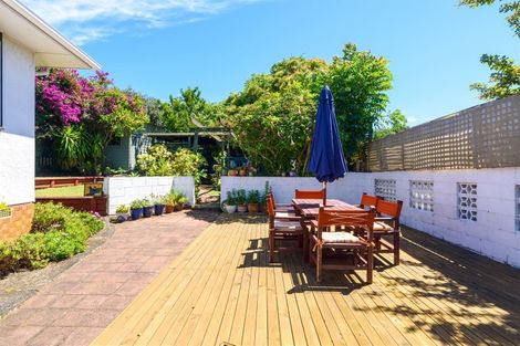 Photo of property in 18 Felgrove Street, Glendene, Auckland, 0602