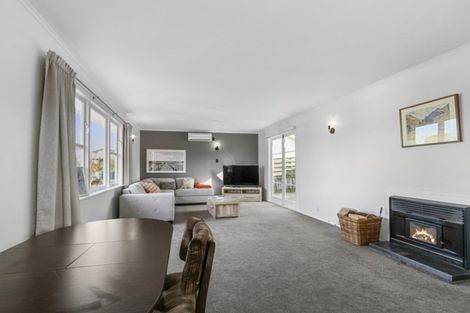 Photo of property in 19 Cherry Blossom Grove, Maungaraki, Lower Hutt, 5010