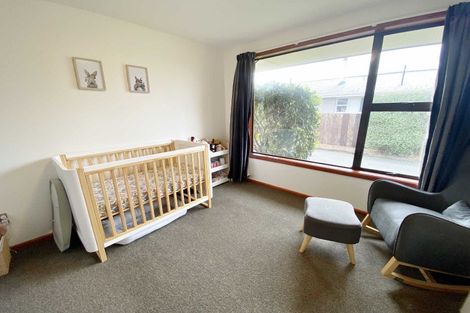 Photo of property in 15 Oldwood Street, Bishopdale, Christchurch, 8053