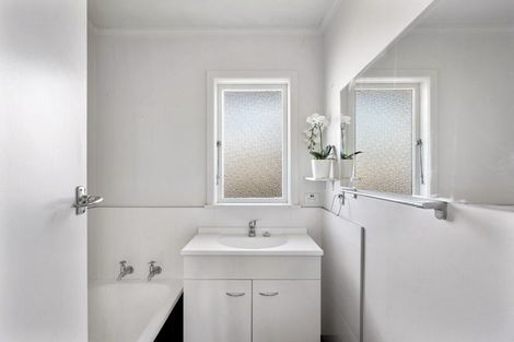 Photo of property in 9a Cornwall Road, Taradale, Napier, 4112