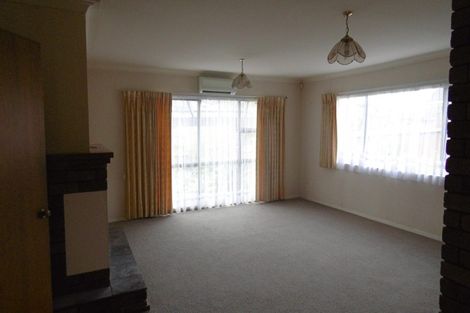 Photo of property in 1/149 West Harbour Drive, West Harbour, Auckland, 0618
