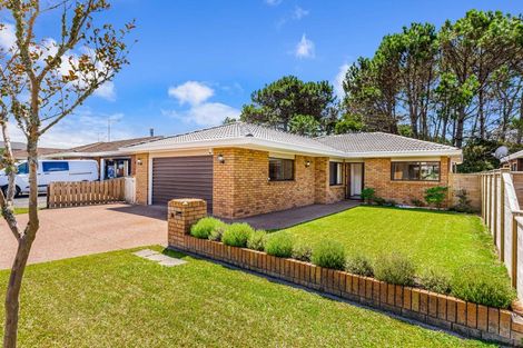 Photo of property in 1/65 Granville Drive, Massey, Auckland, 0614