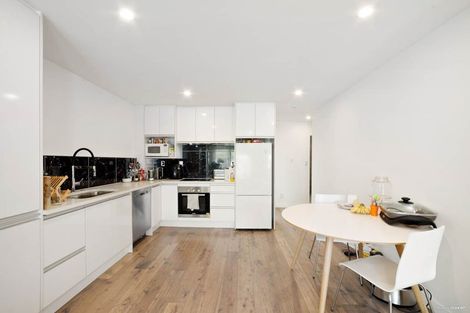 Photo of property in 18 Peony Mews, Oteha, Auckland, 0632