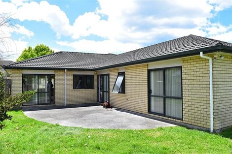 Photo of property in 9 Ballintra Close, Pinehill, Auckland, 0632