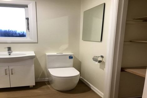 Photo of property in 21 Glanmire Road, Newlands, Wellington, 6037