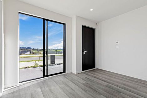 Photo of property in 29 Bronzewater Drive, Silverdale, 0932