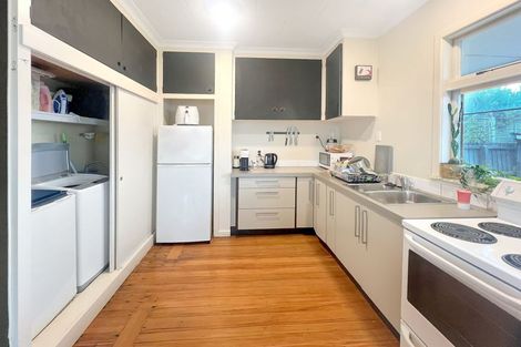 Photo of property in 137 Saint Andrews Square, Strowan, Christchurch, 8052