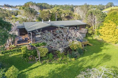 Photo of property in 2 Hand Road, Helensville, 0800