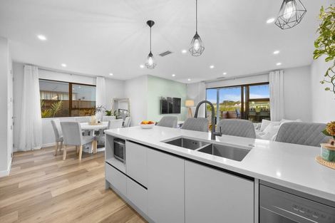 Photo of property in 150 Vintry Drive, Kumeu, 0810