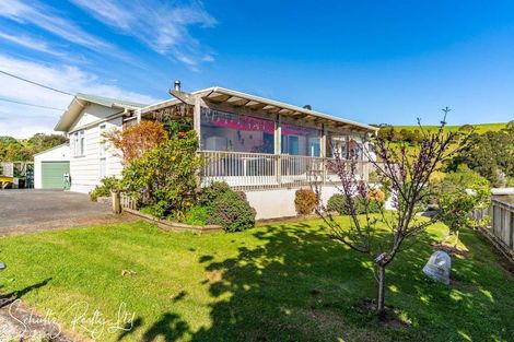 Photo of property in 10 Oxford Street, Whakapirau, Maungaturoto, 0583