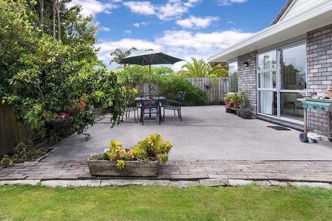 Photo of property in 2/88 Simmental Crescent, Somerville, Auckland, 2014