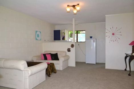 Photo of property in 2/6 Fortunes Road, Half Moon Bay, Auckland, 2012