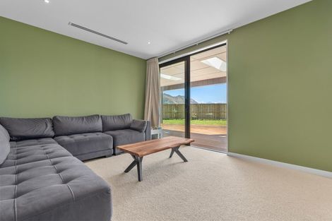 Photo of property in 21 Packer Road, Wanaka, 9382