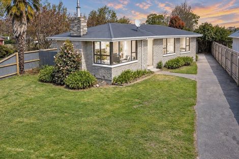 Photo of property in 67 Englefield Road, Northwood, Christchurch, 8051