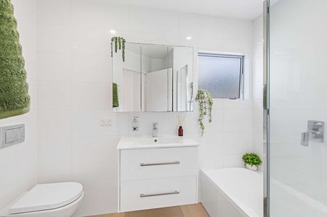 Photo of property in 2/34 Howe Street, Howick, Auckland, 2014