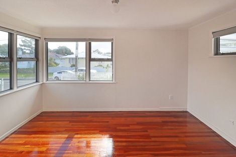 Photo of property in 8 Kenmore Street, Newlands, Wellington, 6037