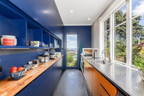 Photo of property in 2a Severn Street, Island Bay, Wellington, 6023