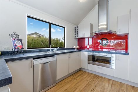 Photo of property in 2/54 Alexander Street, Cockle Bay, Auckland, 2014