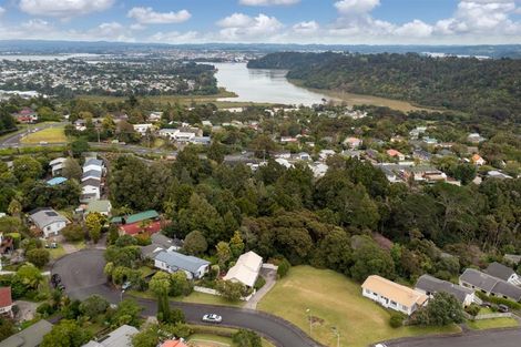 Photo of property in 3 Emery Grove, Bayview, Auckland, 0629