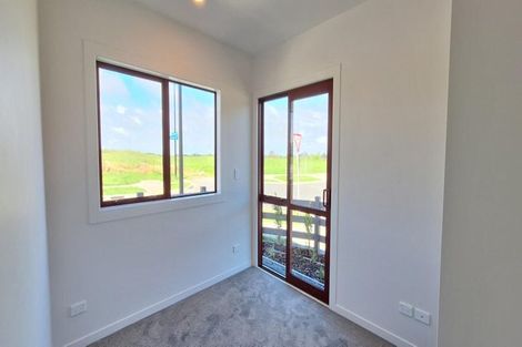 Photo of property in 55 Maungakaraka Road, Karaka, 2580