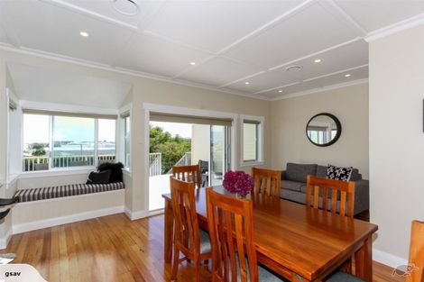 Photo of property in 117 Pendarves Street, New Plymouth, 4312