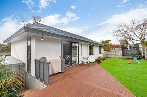 Photo of property in 1/31 Caribbean Drive, Unsworth Heights, Auckland, 0632