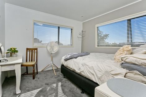 Photo of property in 12 Capri Place, Unsworth Heights, Auckland, 0632