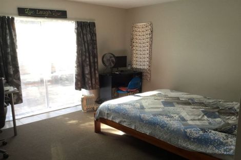 Photo of property in 104a Flanshaw Road, Te Atatu South, Auckland, 0610