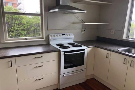 Photo of property in 208 Sunnynook Road, Totara Vale, Auckland, 0627