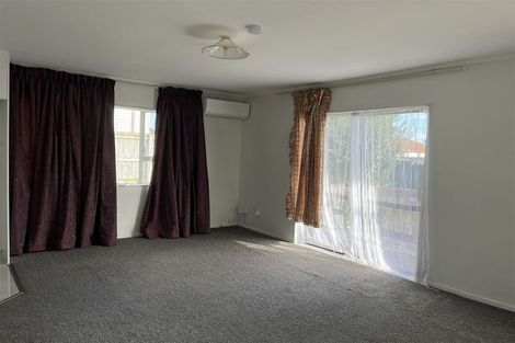 Photo of property in 2/69 Orams Road, Hillpark, Auckland, 2102