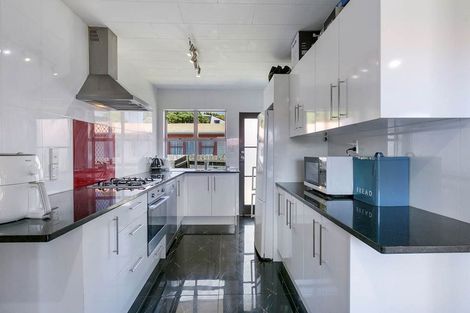 Photo of property in 2/2 Chevis Place, Pakuranga, Auckland, 2010