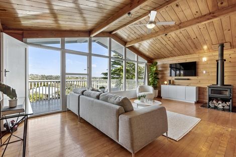 Photo of property in 27 Valley View Road, Glenfield, Auckland, 0629