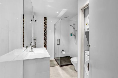 Photo of property in 5b Catherine Crescent, Moturoa, New Plymouth, 4310