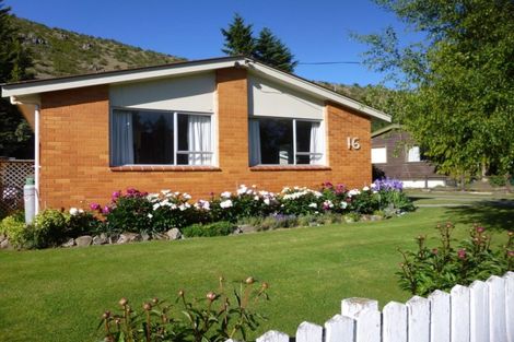 Photo of property in 16 Black Peak Road, Omarama, 9412