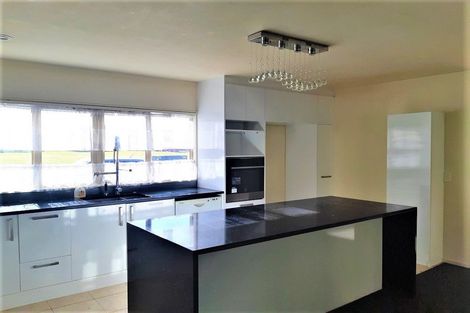 Photo of property in 2 Lockington Avenue, Henderson, Auckland, 0612